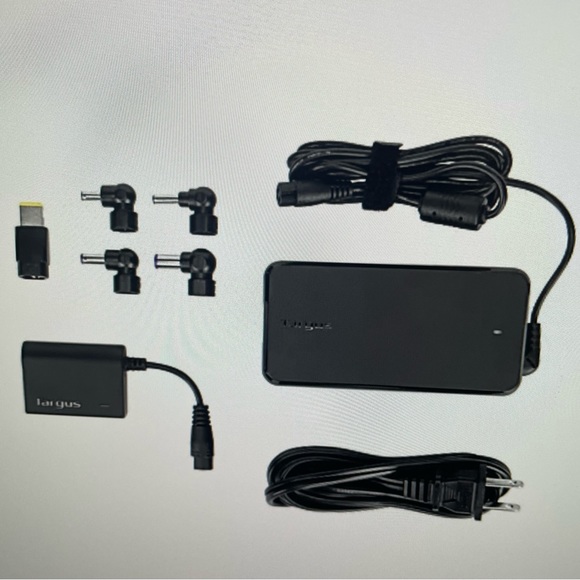 Targus APA 32US Laptop Charger With USB Fast Charging Port - Picture 6 of 10